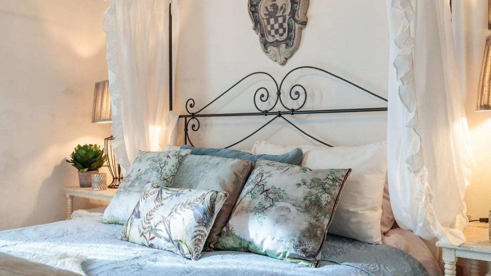 Villa Gufo Lucca 0*,  Italy