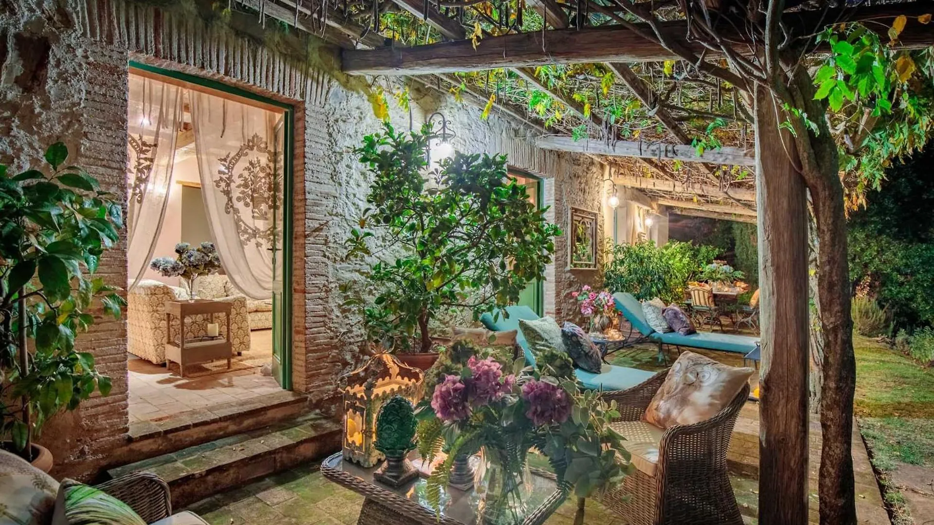 Villa Gufo Lucca Italy