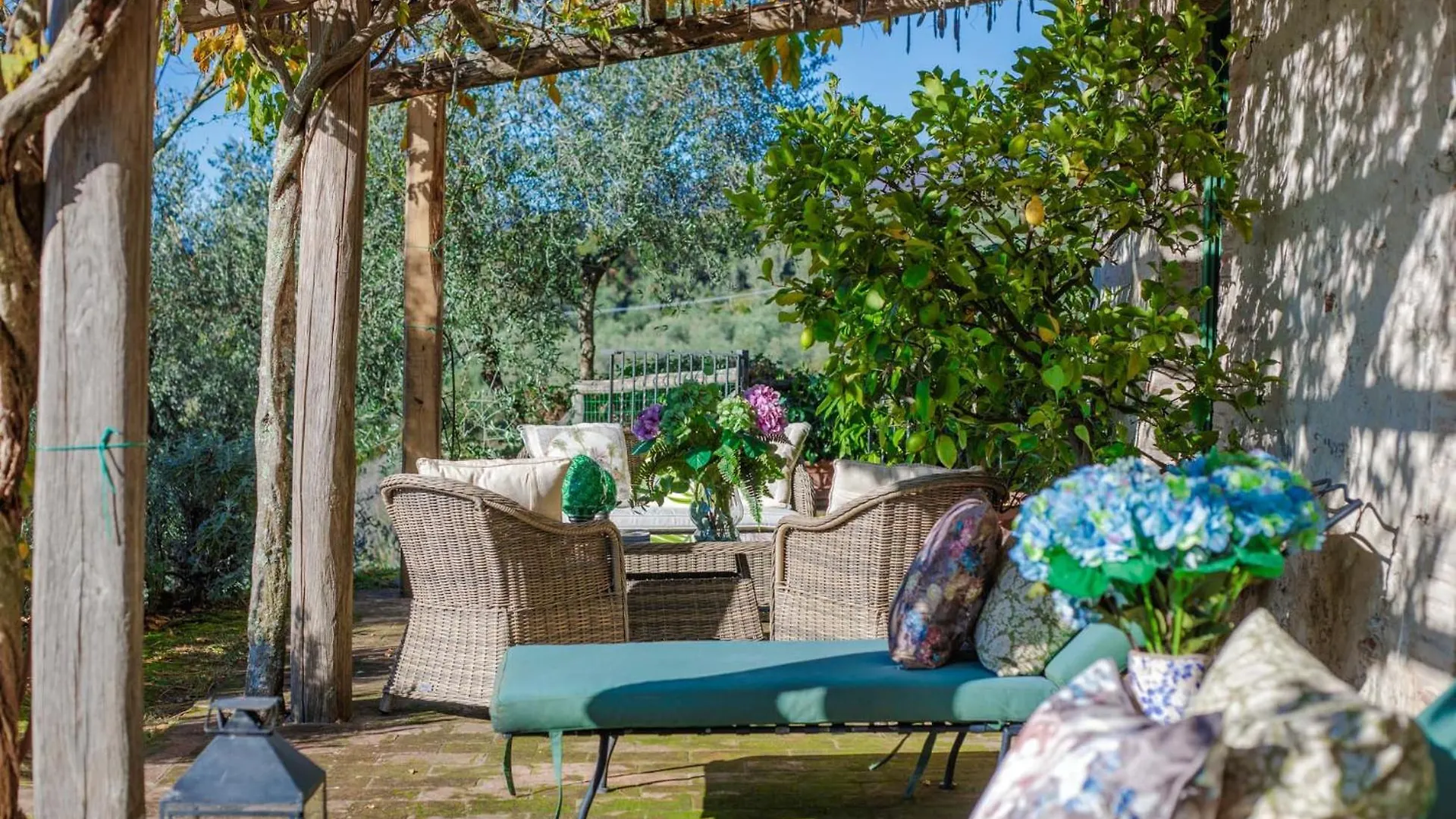 Villa Gufo Lucca Italy